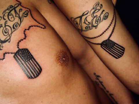 Dog tag pair tattoo. Black and grey tattoo | 虹夜 刺青処